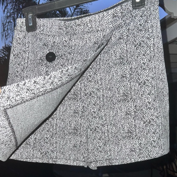 Express black and white skort - Picture 4 of 4